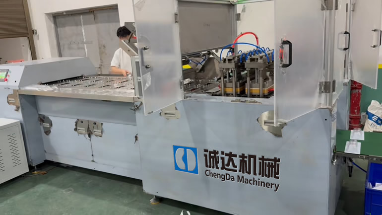 自動(dòng)吸塑紙卡封口包裝機(jī)